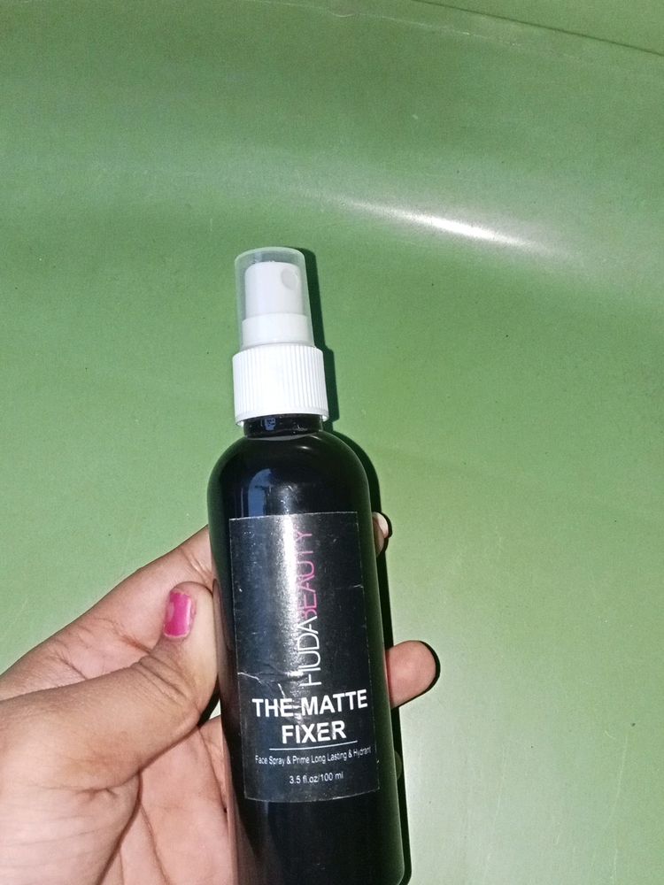 HUDA BEAUTY - the Matte Fixer 😍
