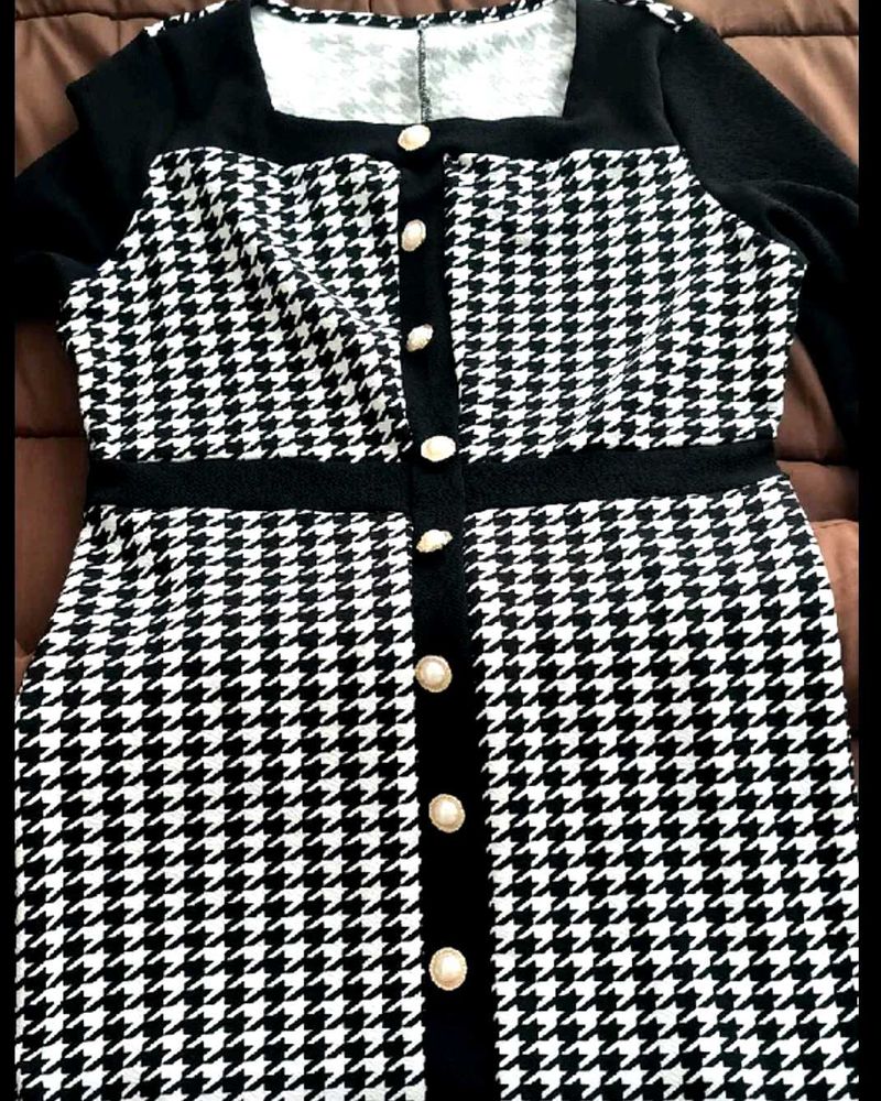 Chic Houndstooth Button-Up Dress