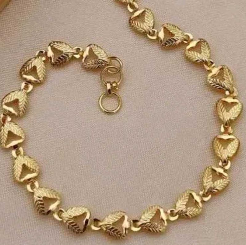 Gold Heart Link Bracelet