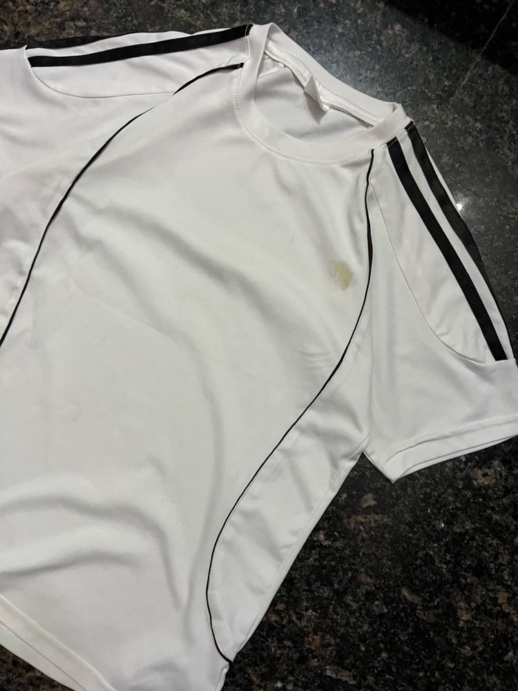 Adidas T-shirt