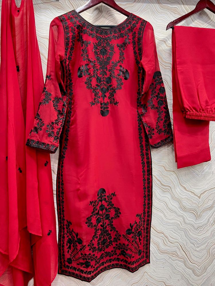New Red Black Gorgeous Look Dress
