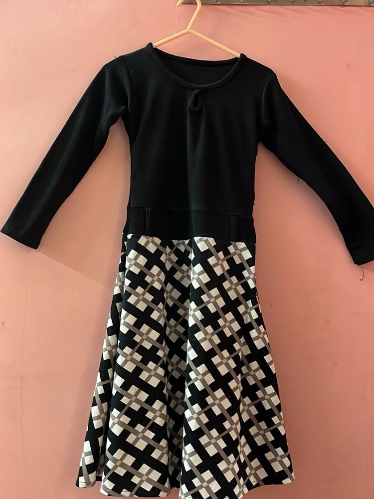 Girl&#39;s Black &amp; White Dress