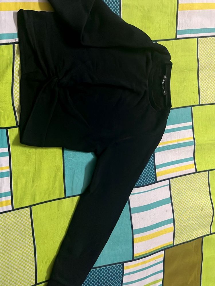 Black Long Sleeve sweatshirt