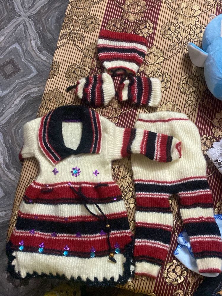 Cute Knitted Baby Outfit