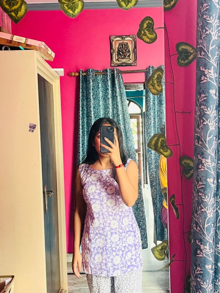 Lavender White Floral Sleeveless Kurti