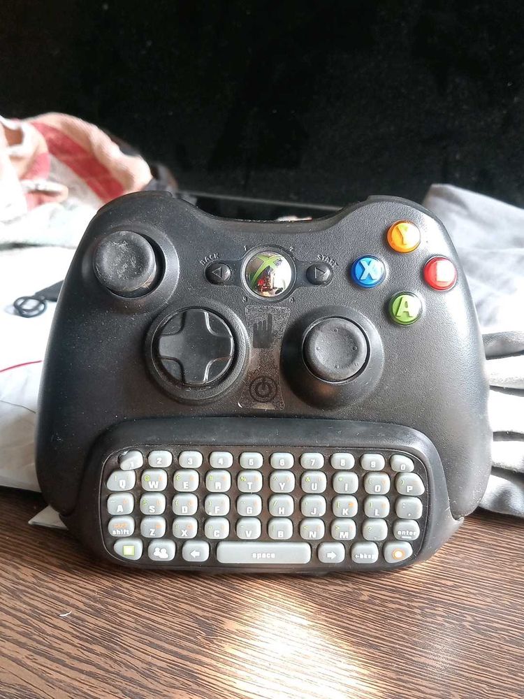 Xbox 360 Controller With Chatpad...