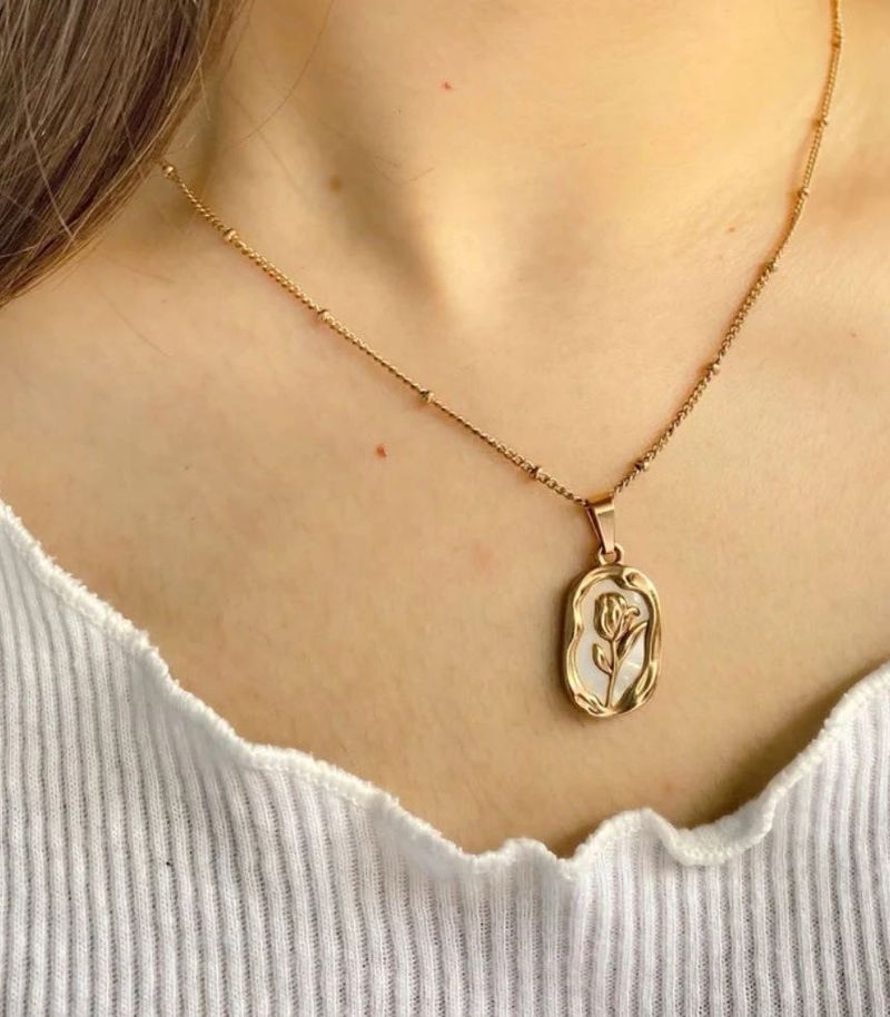 MOTHER OF PEARL GOLDEN ROSE CHAIN PENDANT🎀
