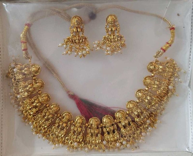 Lakshmi Design Jewelry Set