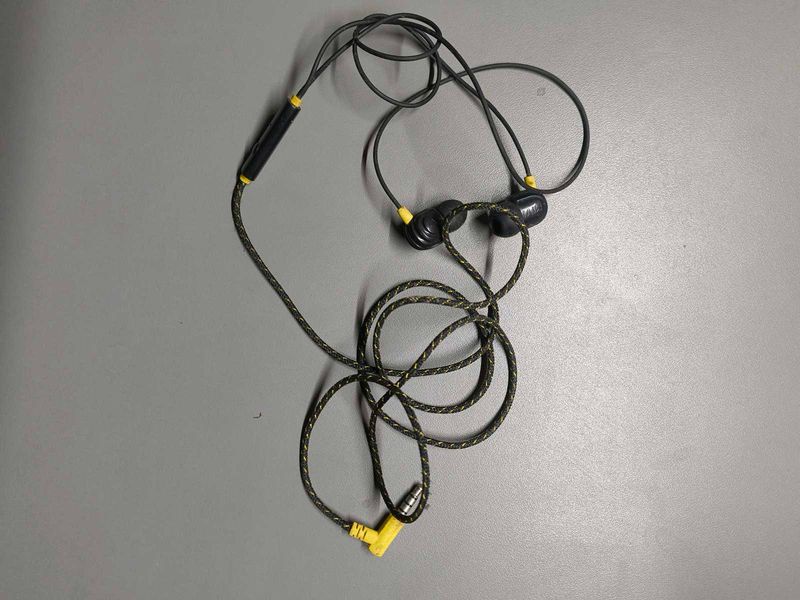 MIVI Wired Earphones