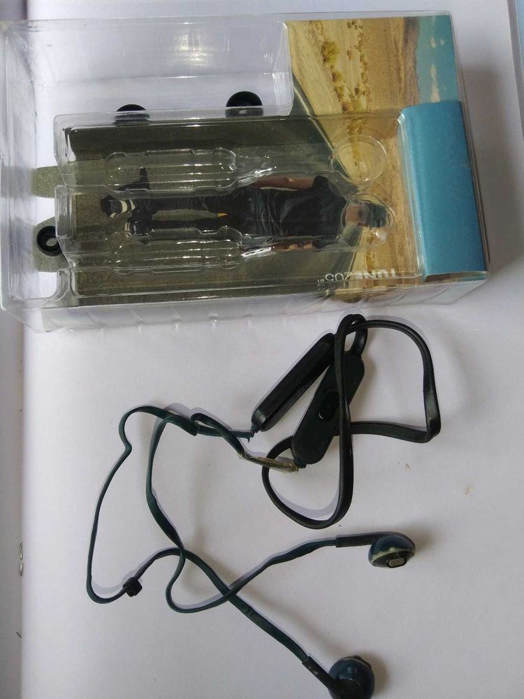 Many Ear Device