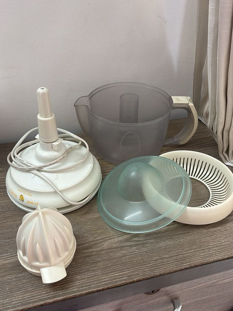 Vintage Whitetone Citrus Juicer