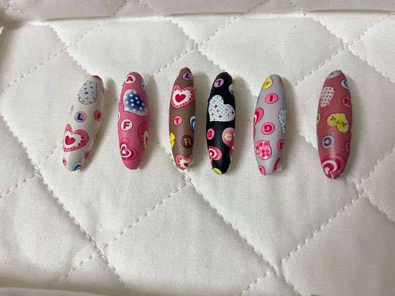 Set Of 6 Heart Printed Saree Pins