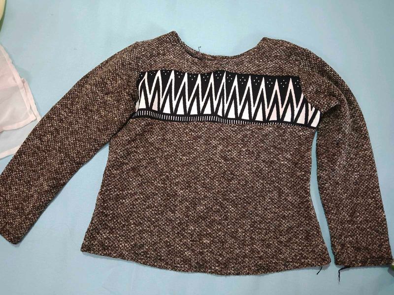 Stylish Brown Knit Top with Geometric Pattern