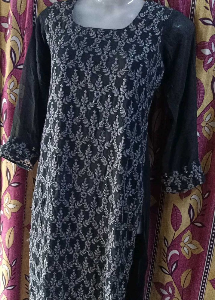 Elegant Black Embroidered Kurta