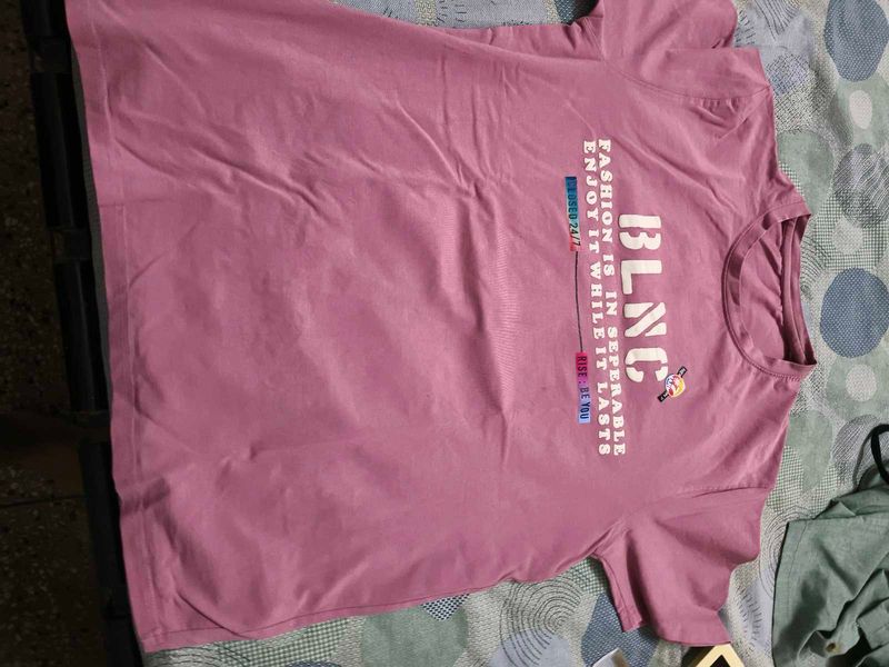 Men&#39;s Beautiful Printed Pink T Shirt In L 40 Size