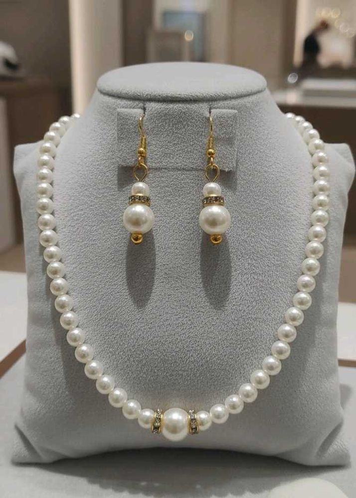 Pearl Necklace &amp; Earring Set