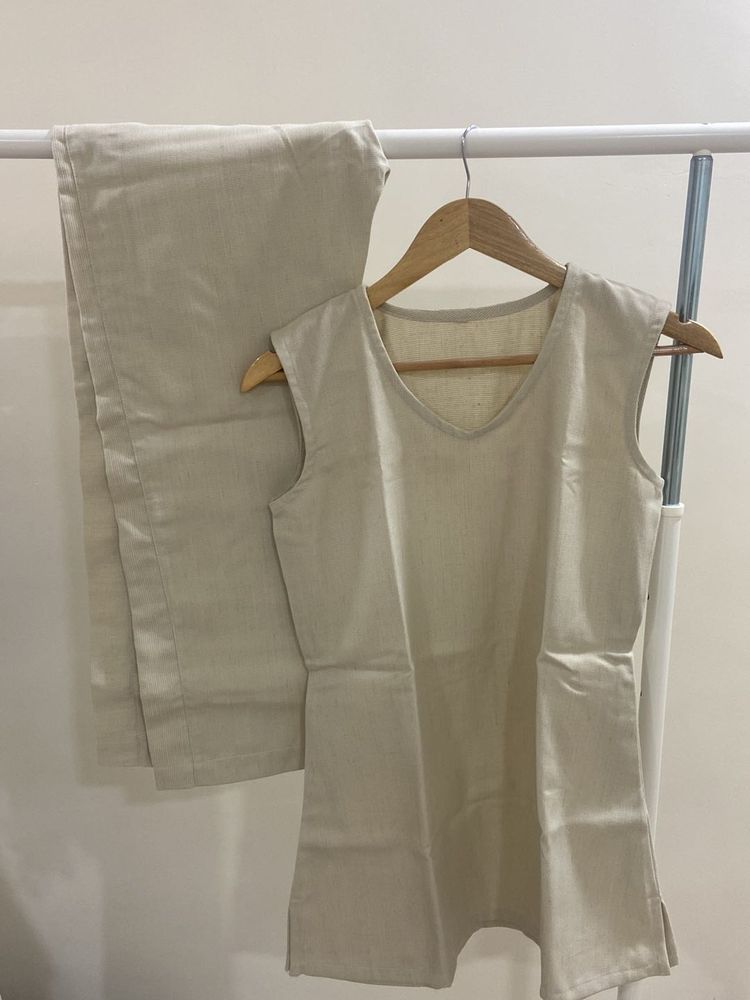 Off White Sleeveless Everyday Coord Set