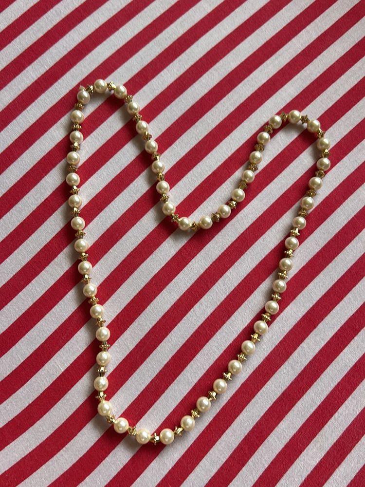 PEARL NECKLACE WITH GOLD DETAILS
