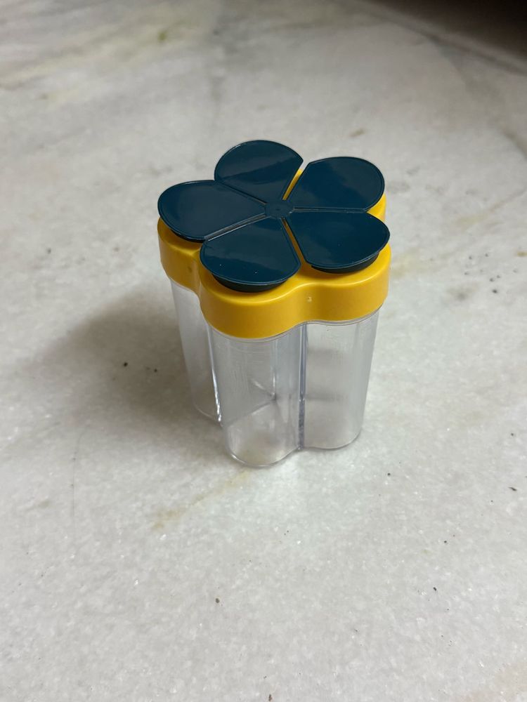 🆕 4-Section Spice Container