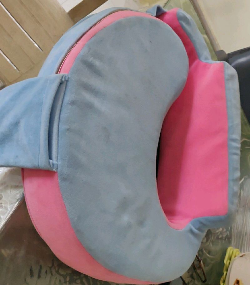 Feeding Pillow With A Freebie For The Baby