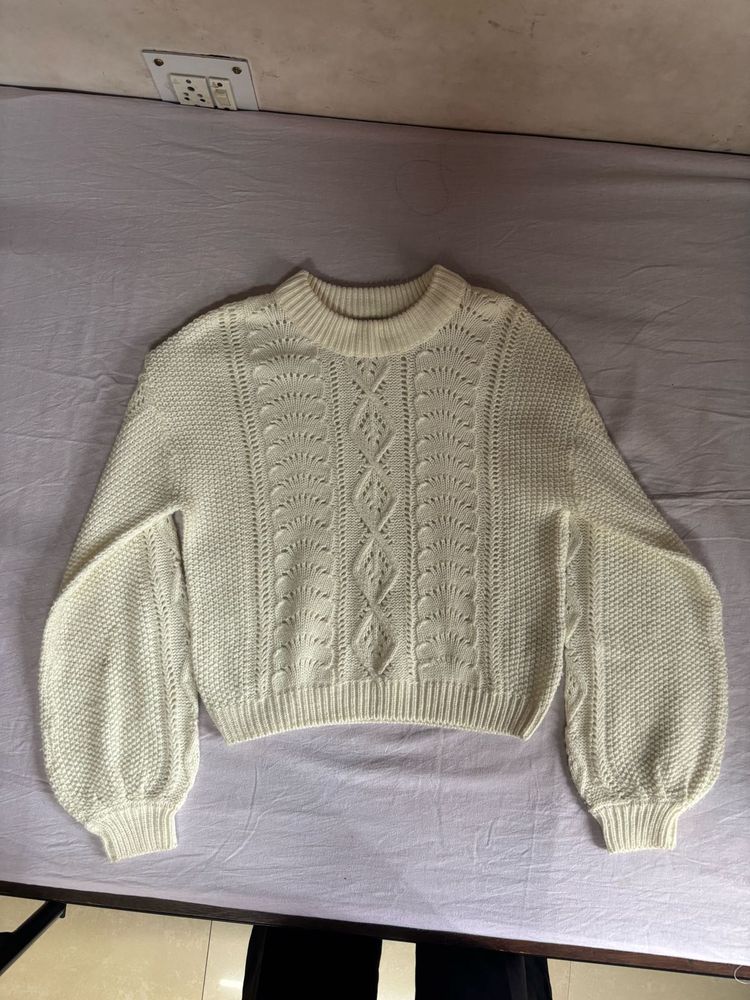 White Pullover