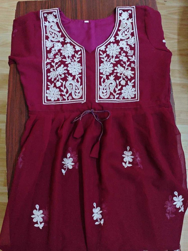 ✨ Elegant Top with Intricate Thread Work ✨