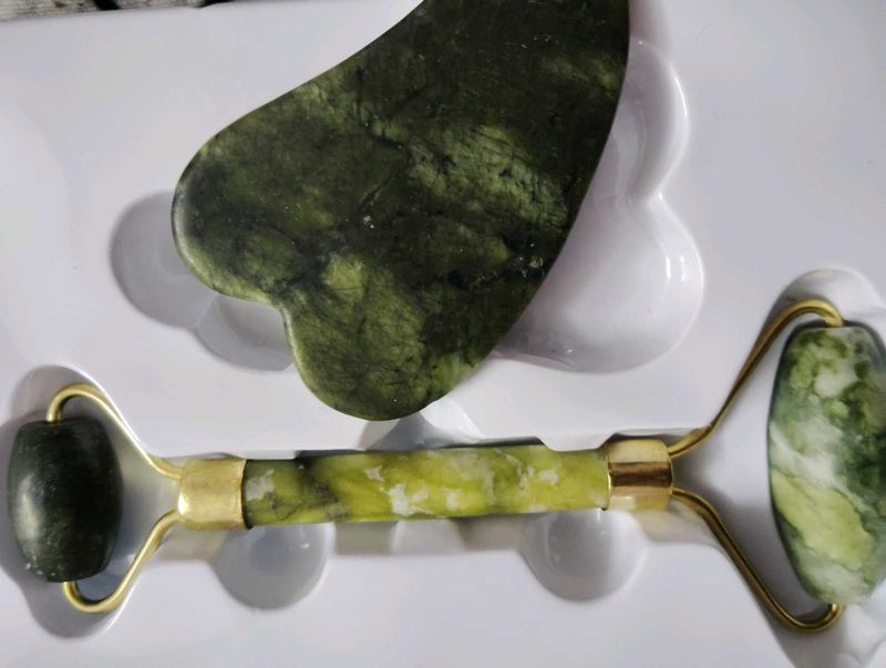 Jade Roller &amp; Gua Sha Set