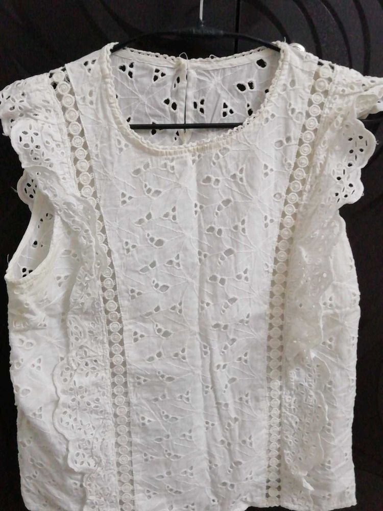 Chic White Sleeveless Eyelet Lace Top