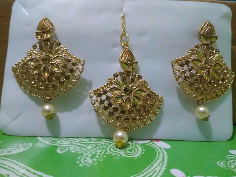 Earrings and Maang Tikka Set
