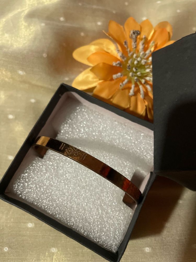 Om Unisex Kada