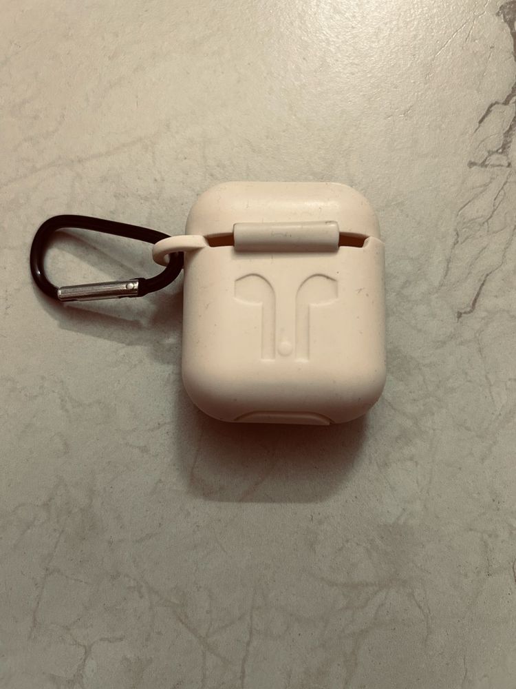 AirPods Case with Clip