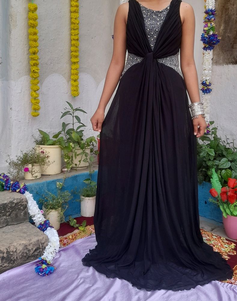 Back Body Hugging Gown 🥳