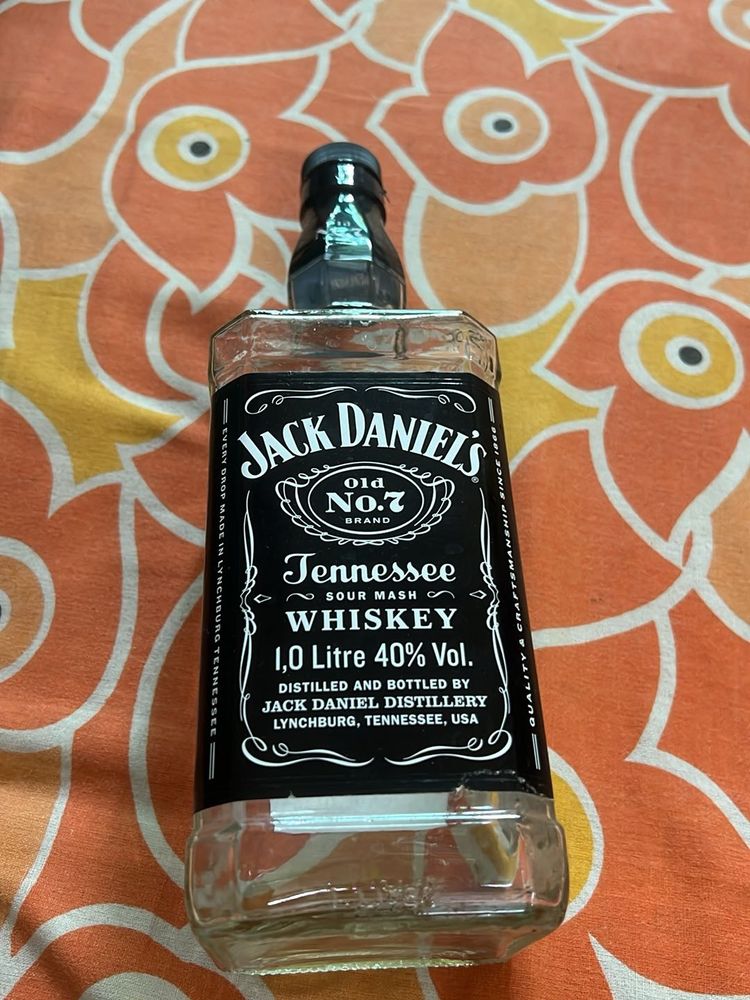 Empty Jack Daniel&#39;s 1.0 Litre Glass Bottle