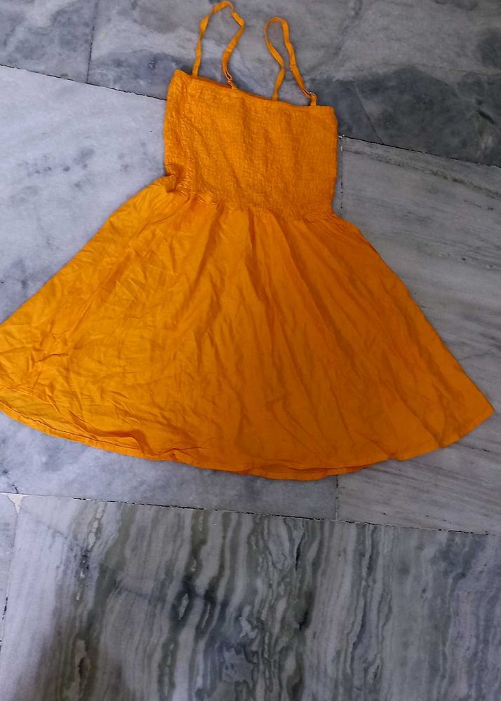 Beautiful Yellow Top 😍