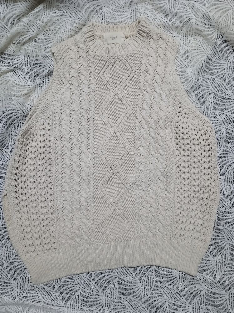 Cable Knit Split Hem round Collared Vest Sweater