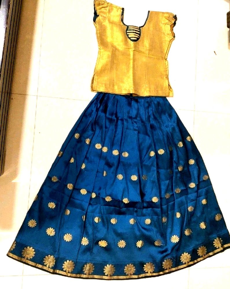 Girl&#39;s Pattu Lehenga Set