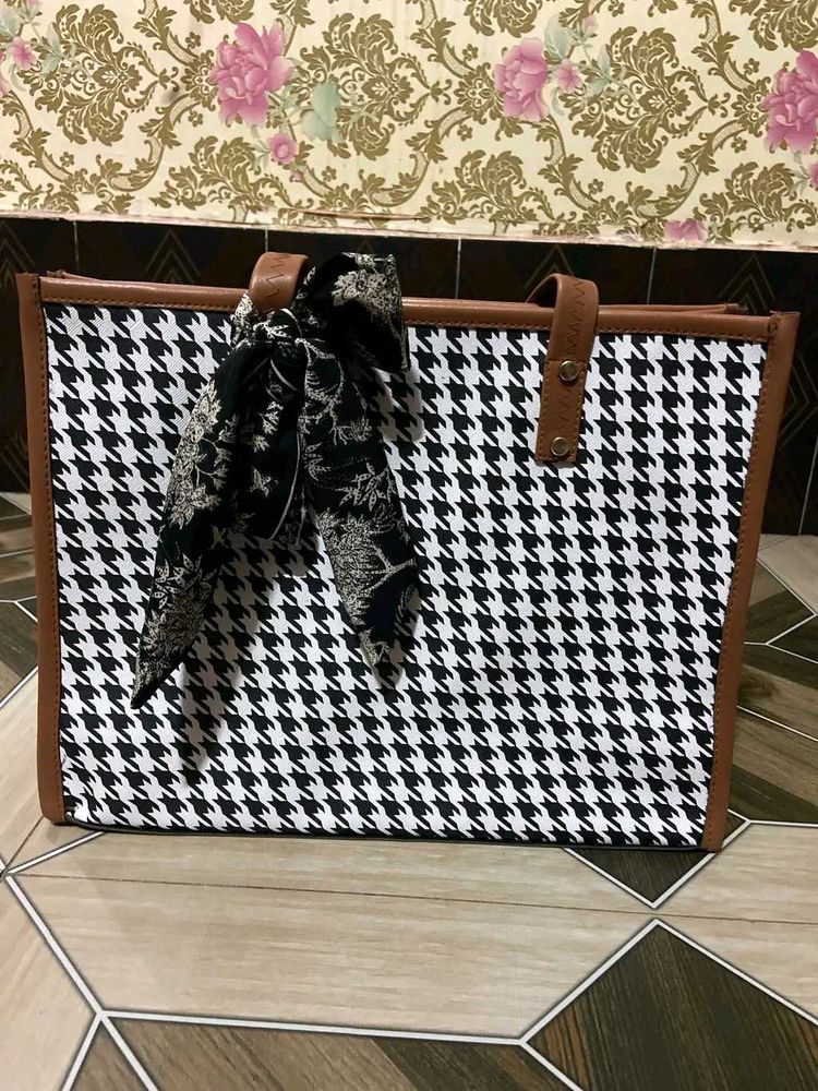 Houndstooth Print Tote Bag