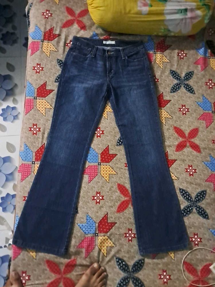 Levi&#39;s bootcut jeans dark blue colour