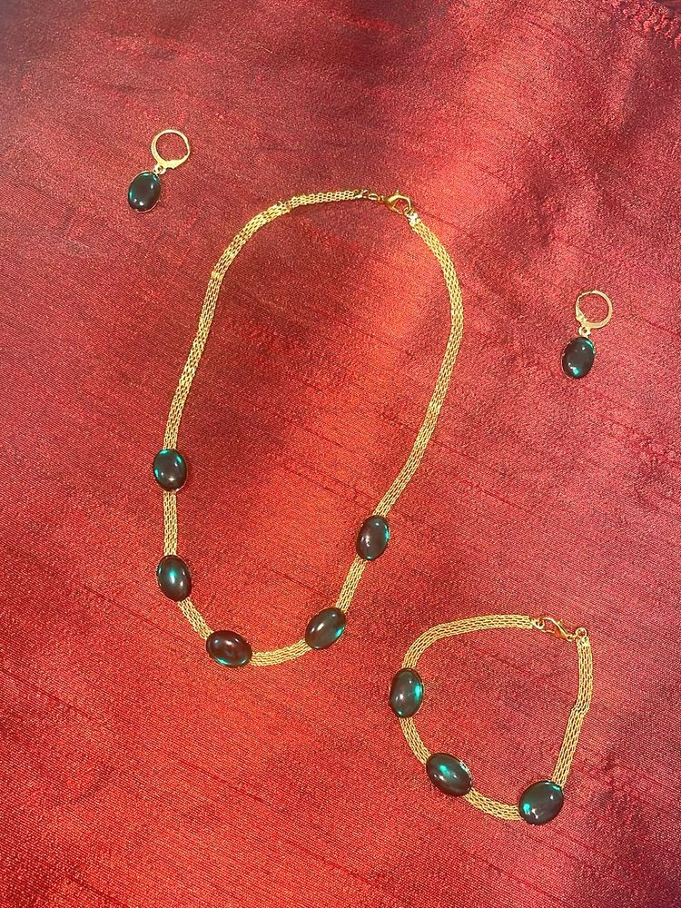 Green  Stone Jewellery Sets
