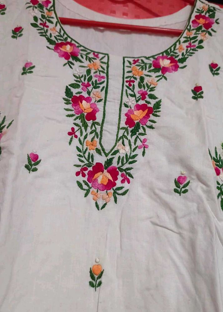 Embroidered Kurta set only in 400 rs