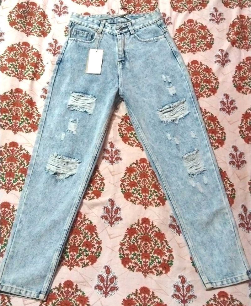 Ripped Acid Wash Jeans Look Stylish