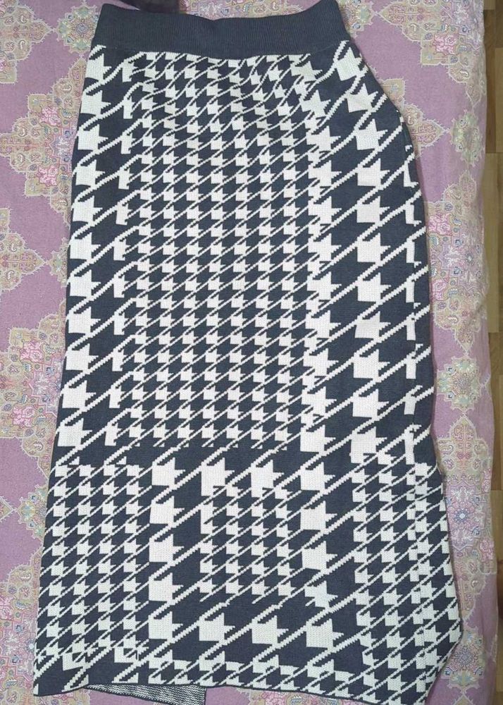 Houndstooth Knit Skirt