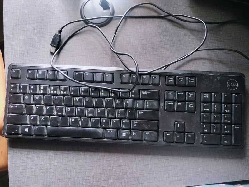 Dell KB212-B Wired Multimedia USB Keyboard