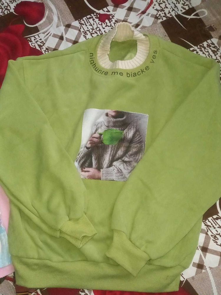 Green Graphic Print Sweatshirt