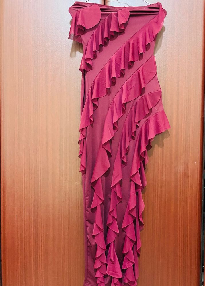 Elegant Ruffled Dress Size S