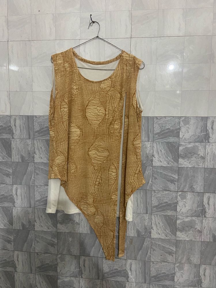 Top ( has detached sleeves)