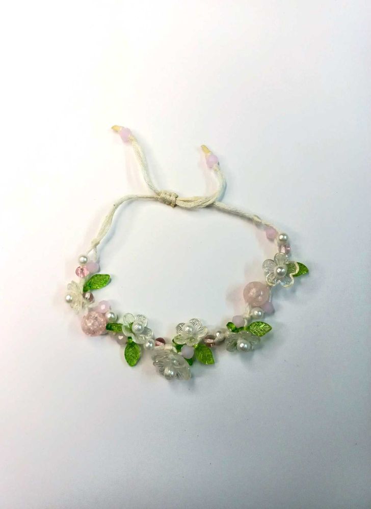 🌿🌸 Beautiful Handmade Beaded Floral Bracelet 🤍✨