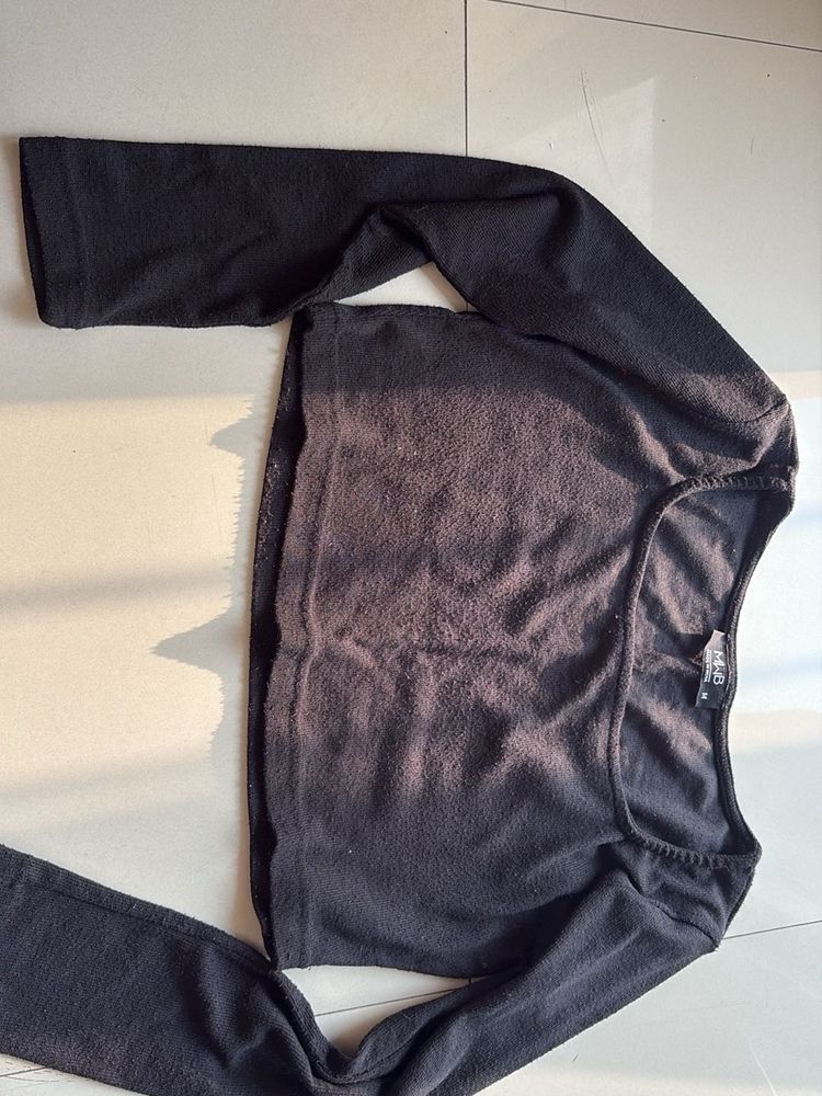Black Long Sleeve Crop Top
