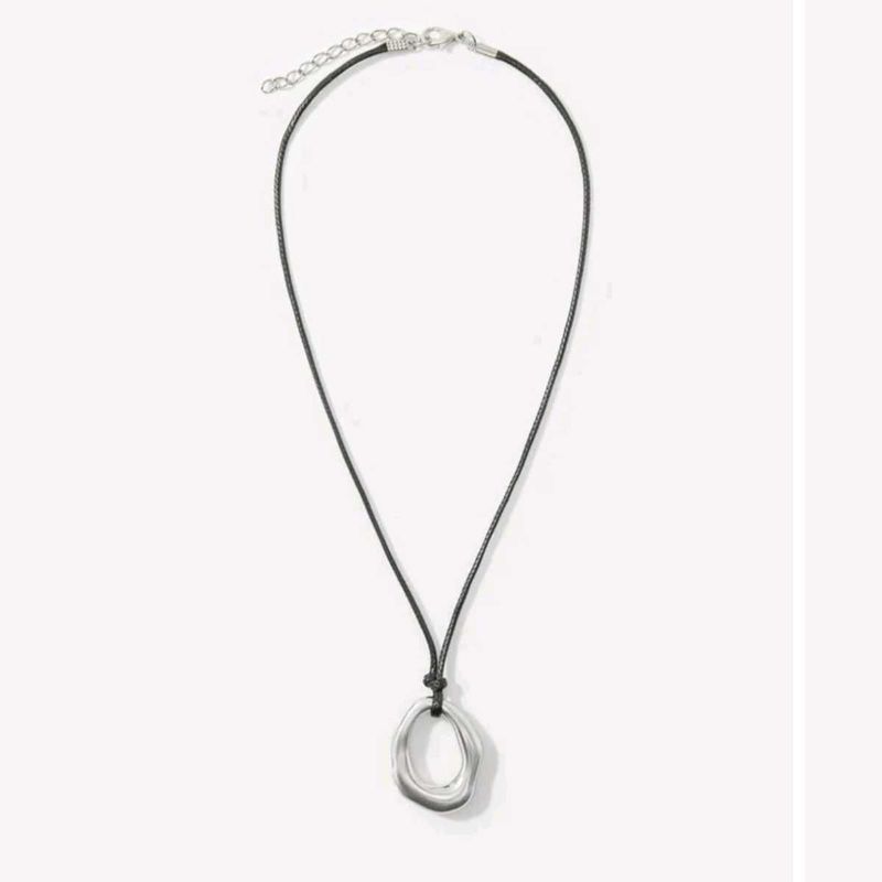 Silver Tone Pendant Necklace