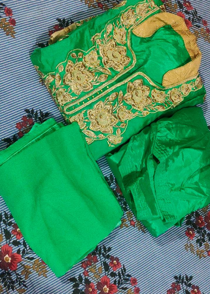 Pakistani Kurta With Dupatta And Patiyala